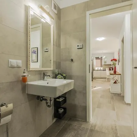 Elegant Sophia's Apartmán *